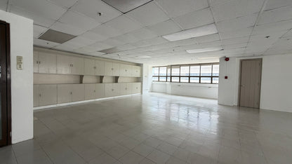 100 sqm Office Space at Dela Rosa St Makati