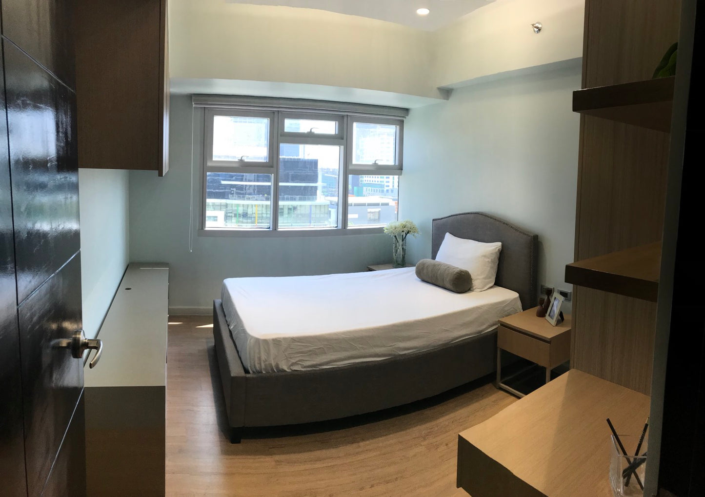 2BR at BGC One Maridien, facing Terra Park