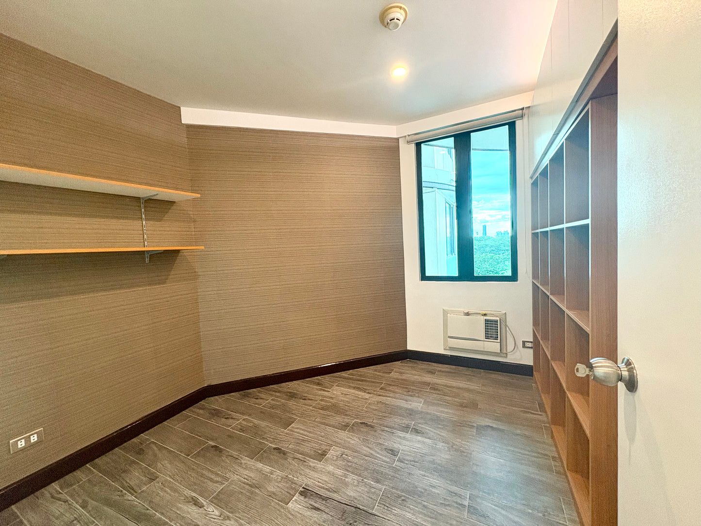 2BR+Den at Bonifacio Ridge, Spanish Bay Tower, BGC | 7th Floor
