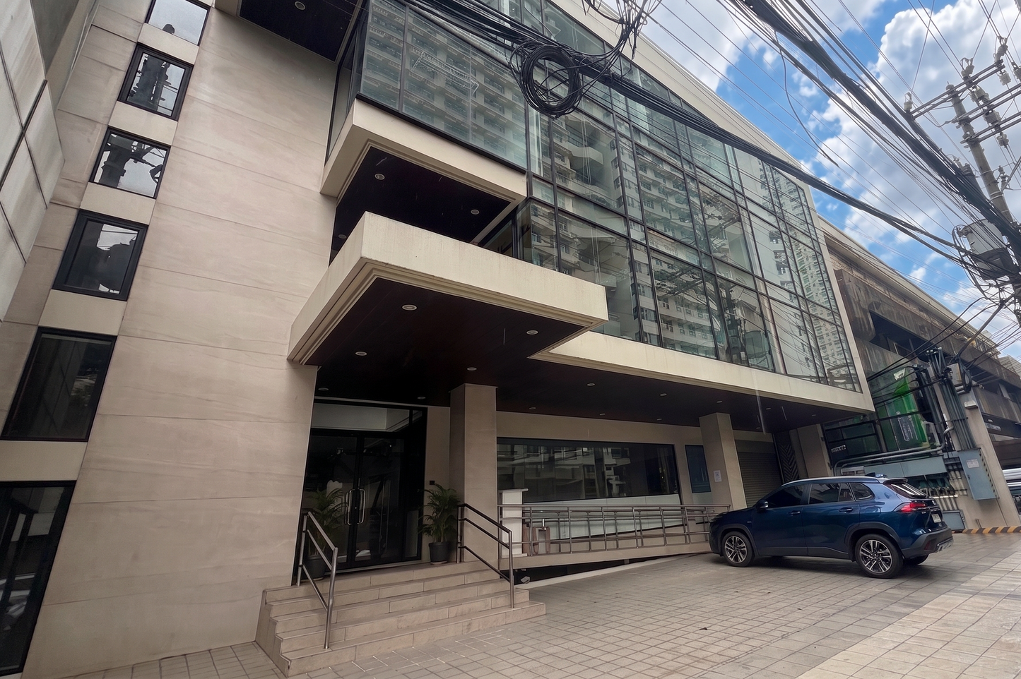 520 sqm Ground Floor Commercial Space at Arnaiz Ave Makati