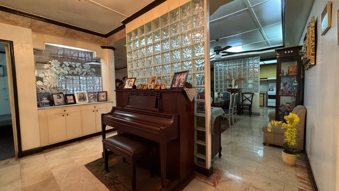 Tear-Down House on 410 sqm Lot at BF Homes QC