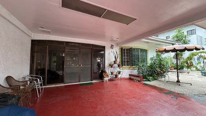 Tear-Down House on 410 sqm Lot at BF Homes QC