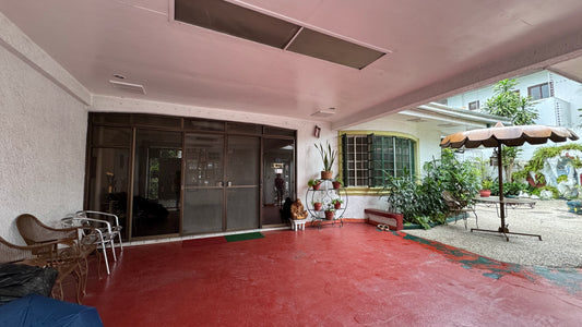 Tear-Down House on 410 sqm Lot at BF Homes QC