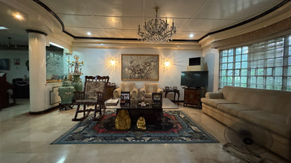 Tear-Down House on 410 sqm Lot at BF Homes QC