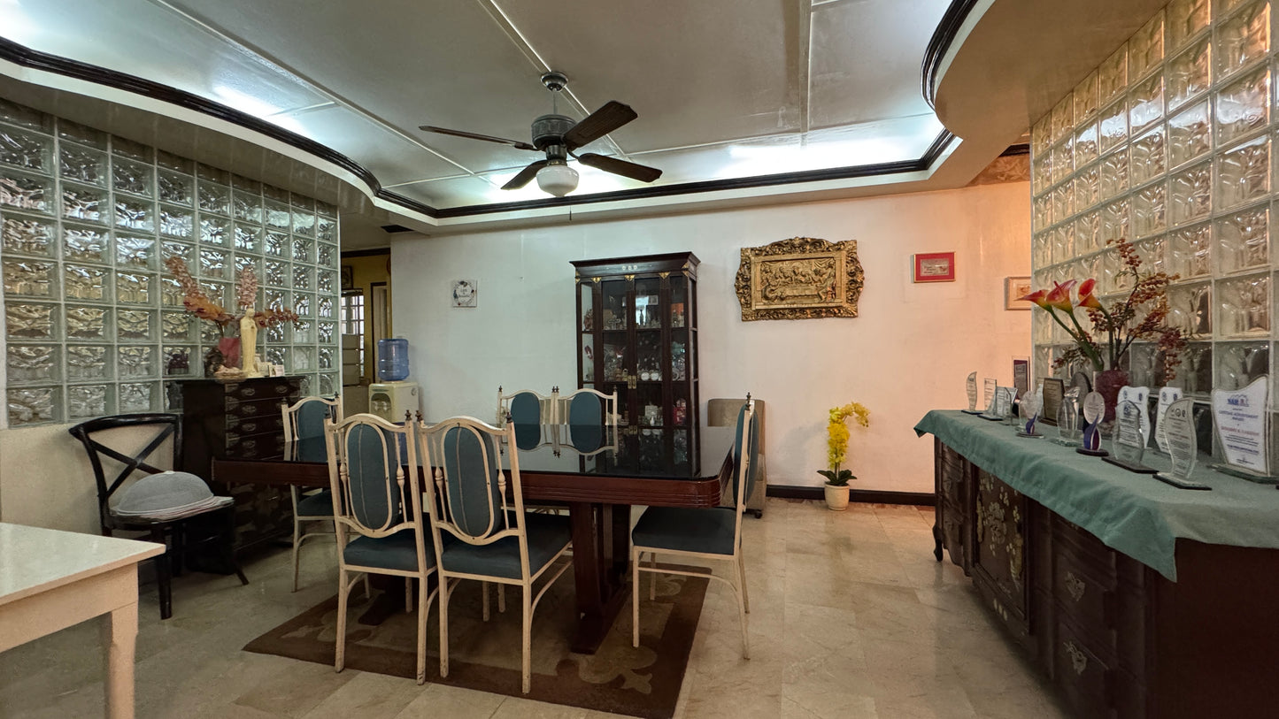 Tear-Down House on 410 sqm Lot at BF Homes QC