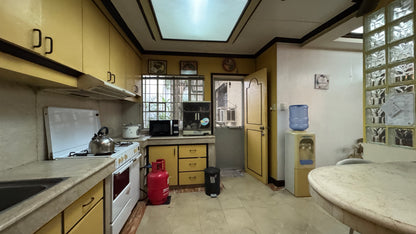 Tear-Down House on 410 sqm Lot at BF Homes QC