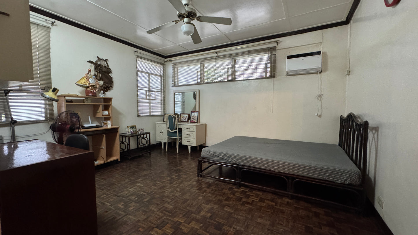 Tear-Down House on 410 sqm Lot at BF Homes QC
