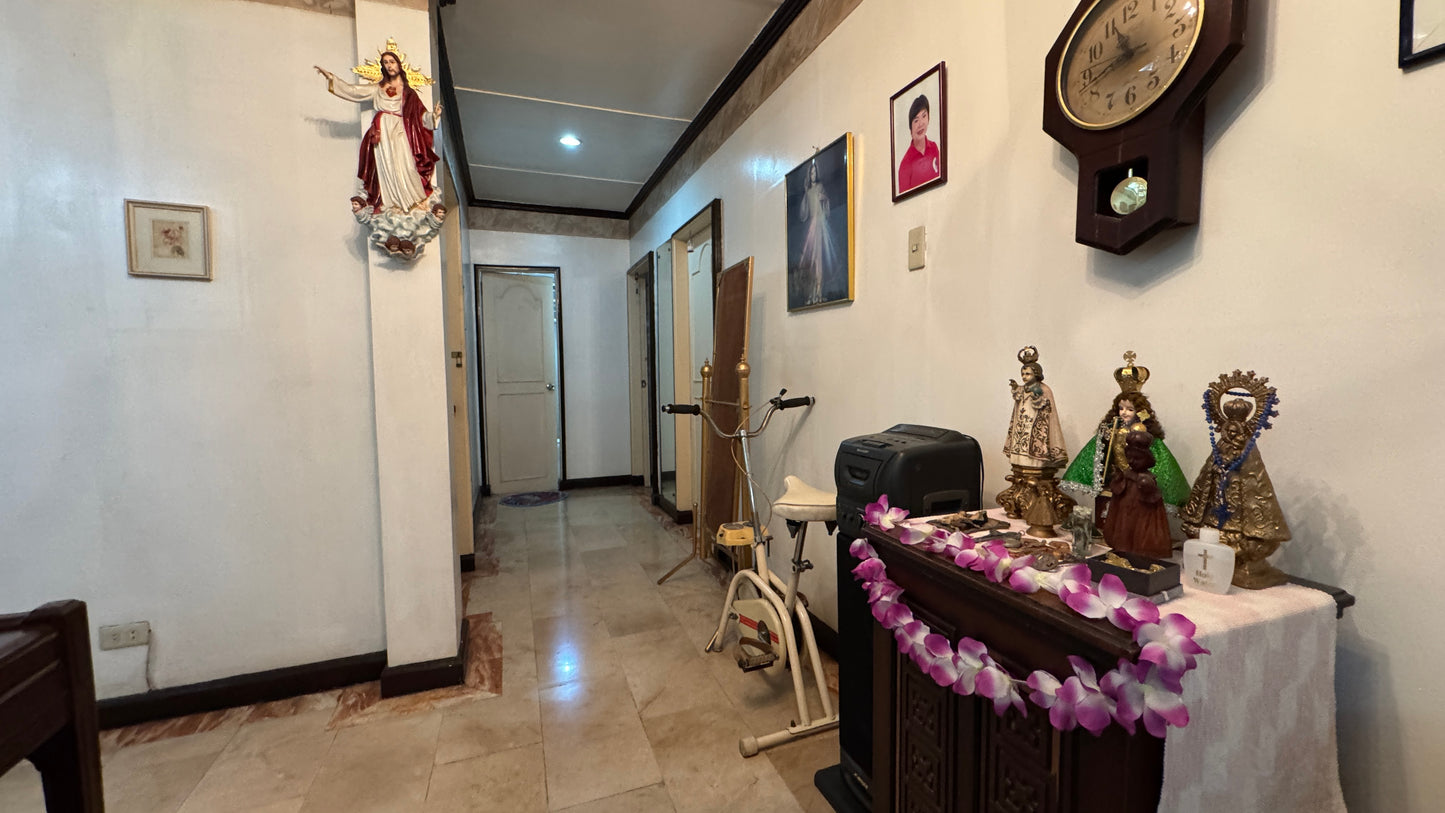 Tear-Down House on 410 sqm Lot at BF Homes QC