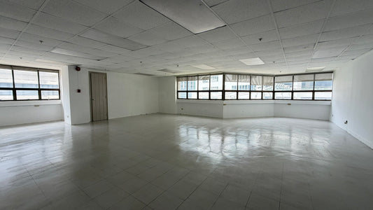100 sqm Office Space at Dela Rosa St Makati