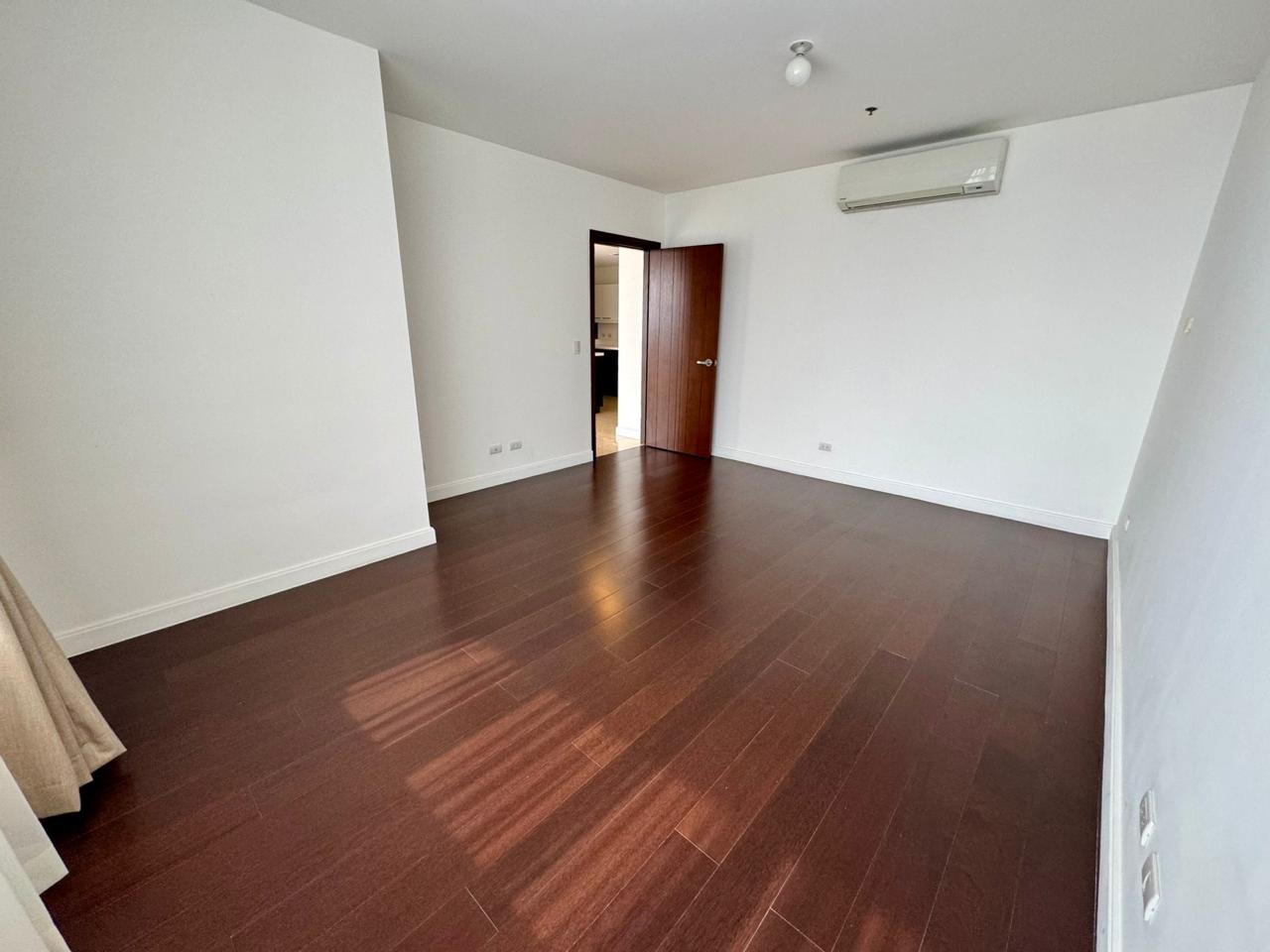 Luxury 3BR at The Suites, BGC One Bonifacio High Street