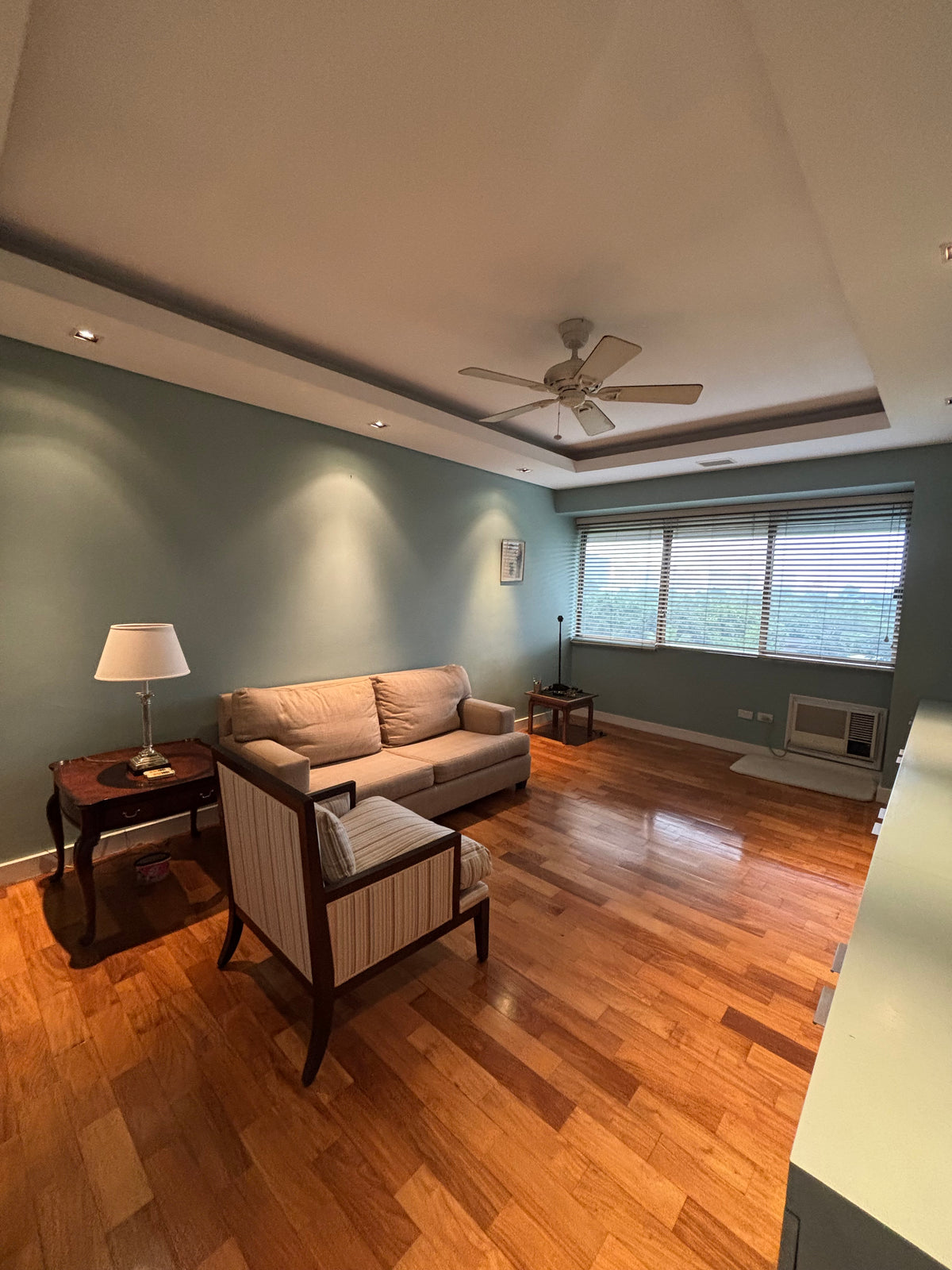 Renovated 3BR at Urdaneta Apartments, Makati