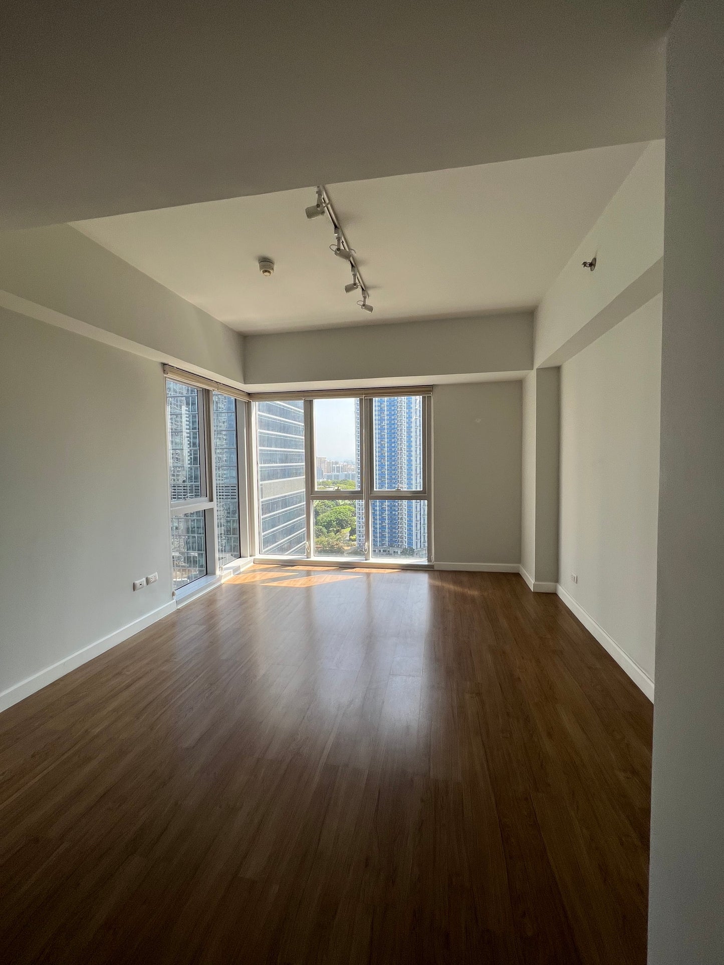 3BR unit at Two Maridien BGC facing Maybank Theater