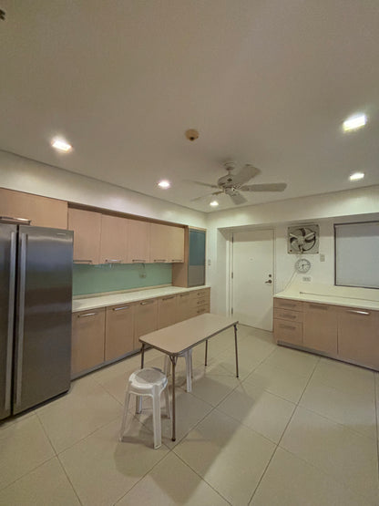 Renovated 3BR at Urdaneta Apartments, Makati