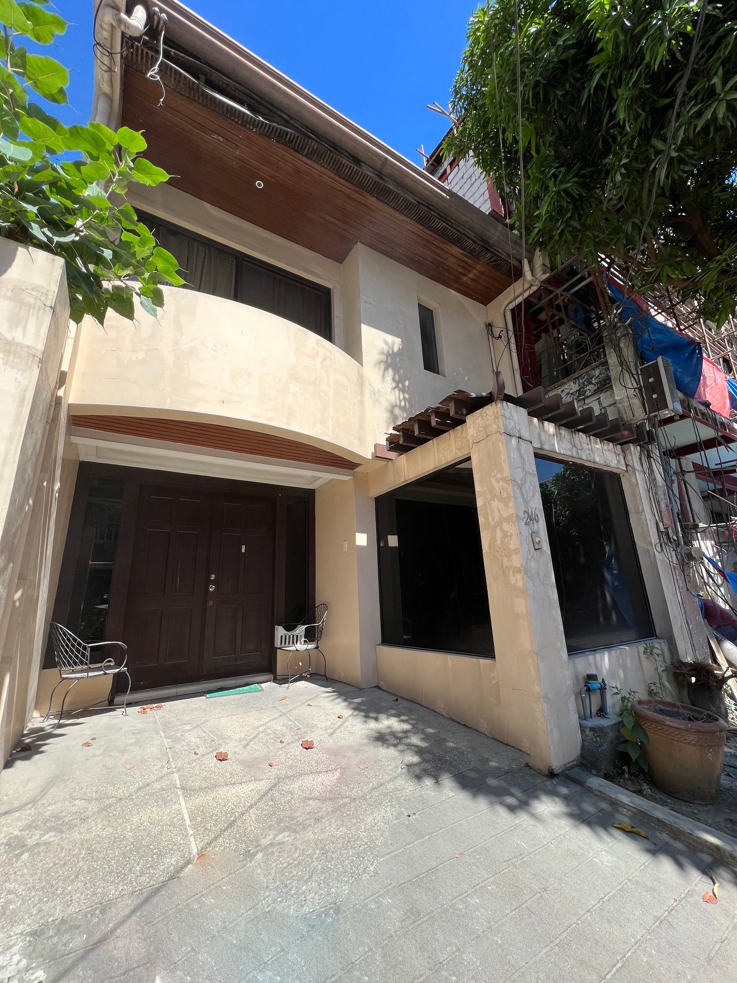Tear-Down House on 92 sqm Lot at Palm Village, Near Rockwell Makati