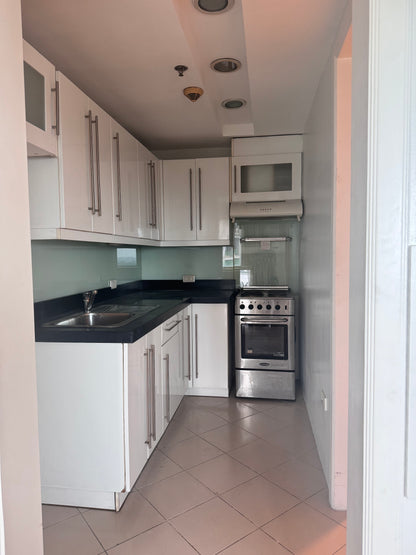 2BR Unit at Forbeswood Parklane facing Golf Course