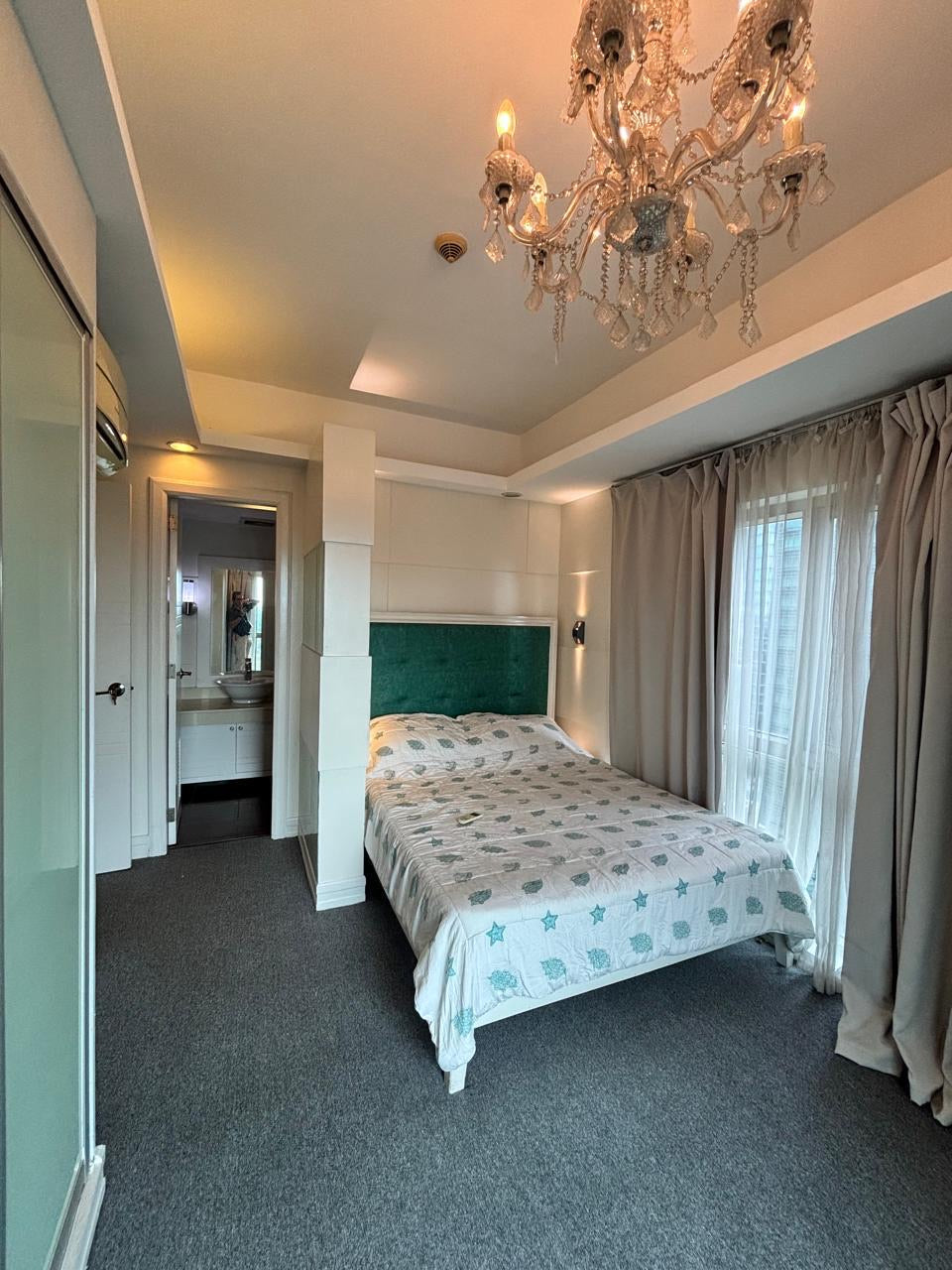 2BR Unit at Forbeswood Parklane facing Golf Course