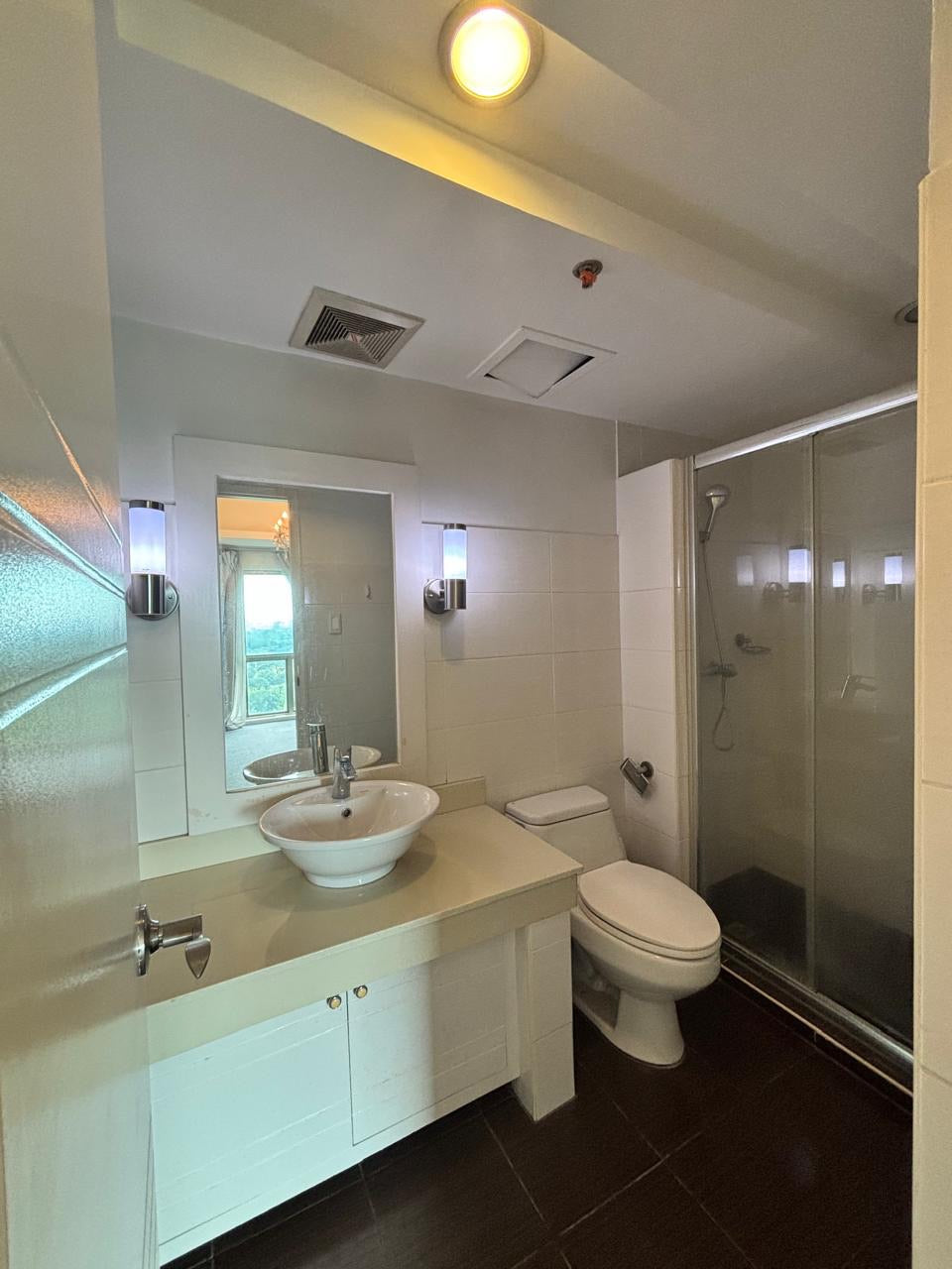 2BR Unit at Forbeswood Parklane facing Golf Course