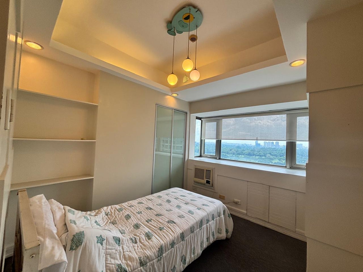 2BR Unit at Forbeswood Parklane facing Golf Course