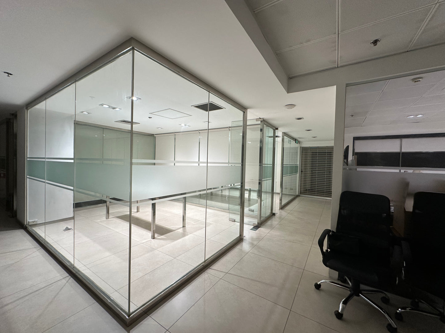 350 sqm Mezzanine Commercial/Office Space in BGC Near Two Serendra and High Street South