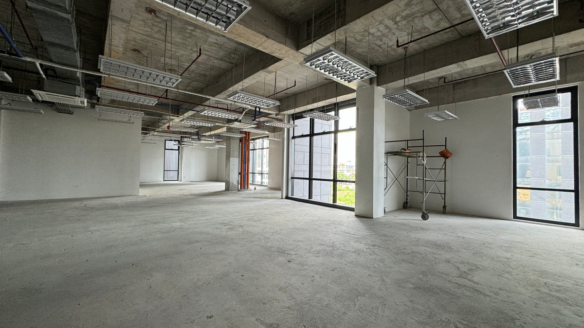 130 sqm Prime Office Space at Parqal Mall, Aseana City, Parañaque