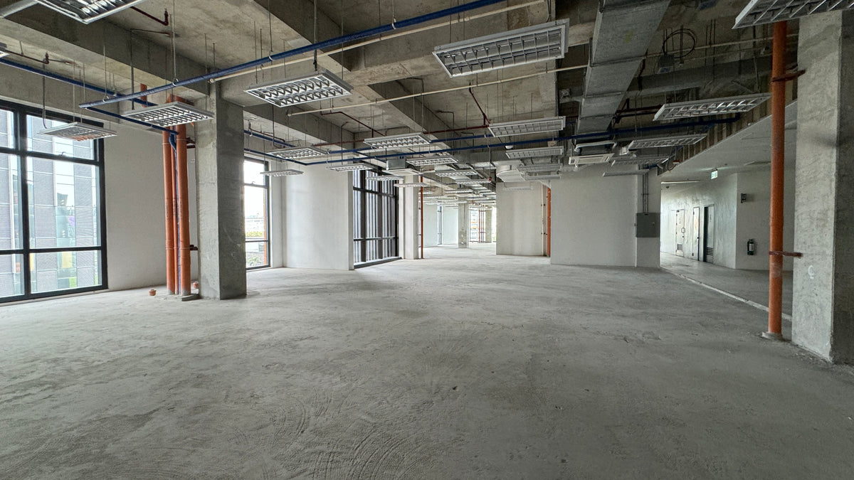 130 sqm Prime Office Space at Parqal Mall, Aseana City, Parañaque