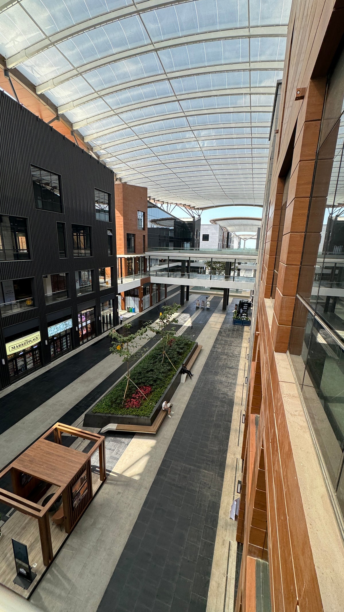 130 sqm Prime Office Space at Parqal Mall, Aseana City, Parañaque