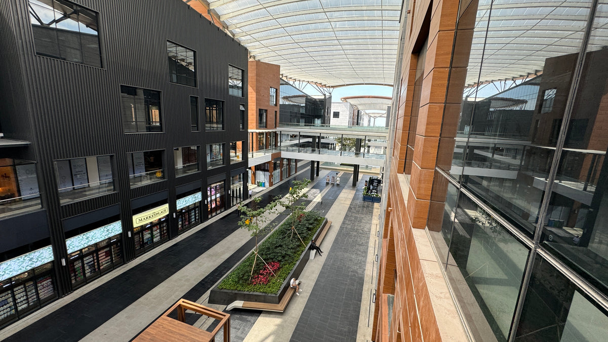 130 sqm Prime Office Space at Parqal Mall, Aseana City, Parañaque