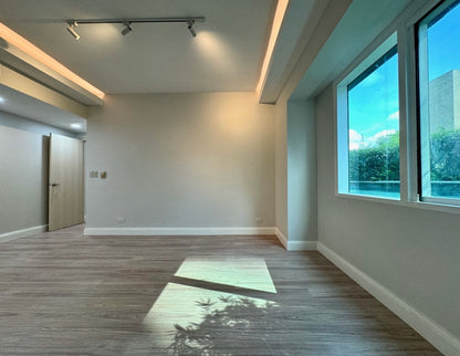 Large 2BR at Hidaldgo Place, Rockwell Center, Makati City