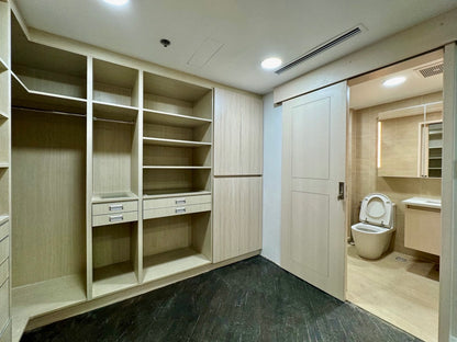 Large 2BR at Hidaldgo Place, Rockwell Center, Makati City
