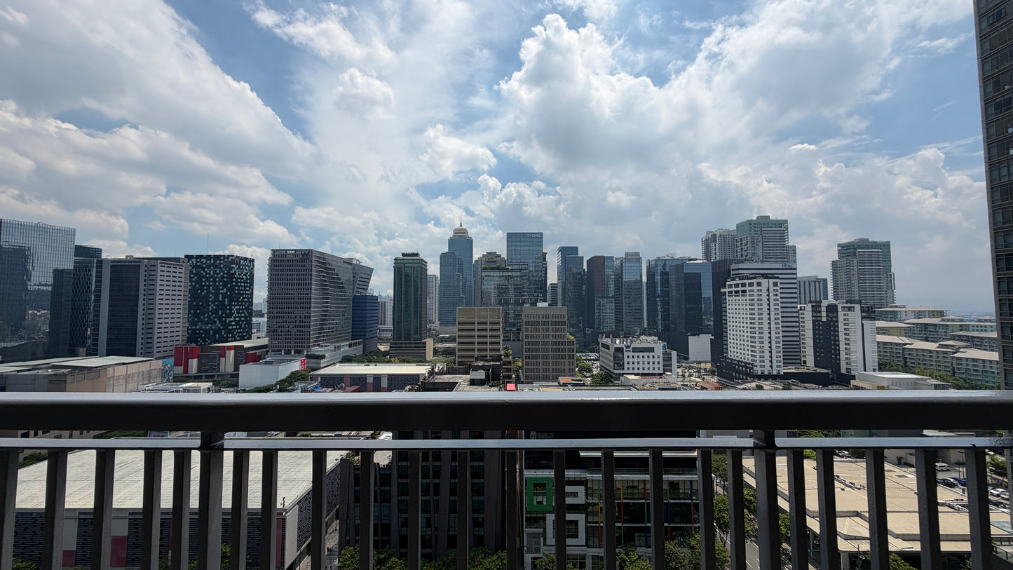 1BR at BGC One Maridien, facing Terra Park
