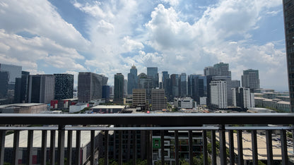 1BR at BGC One Maridien, facing Terra Park