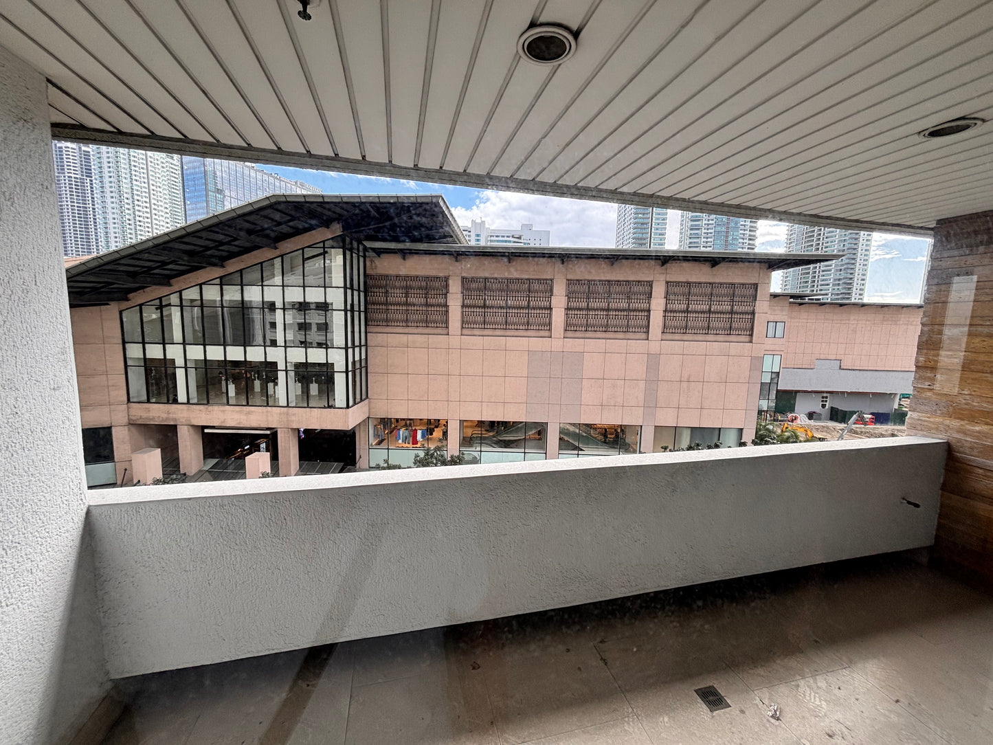 122 sqm Commercial Space for Restaurant in Legaspi St Makati (6th Floor)