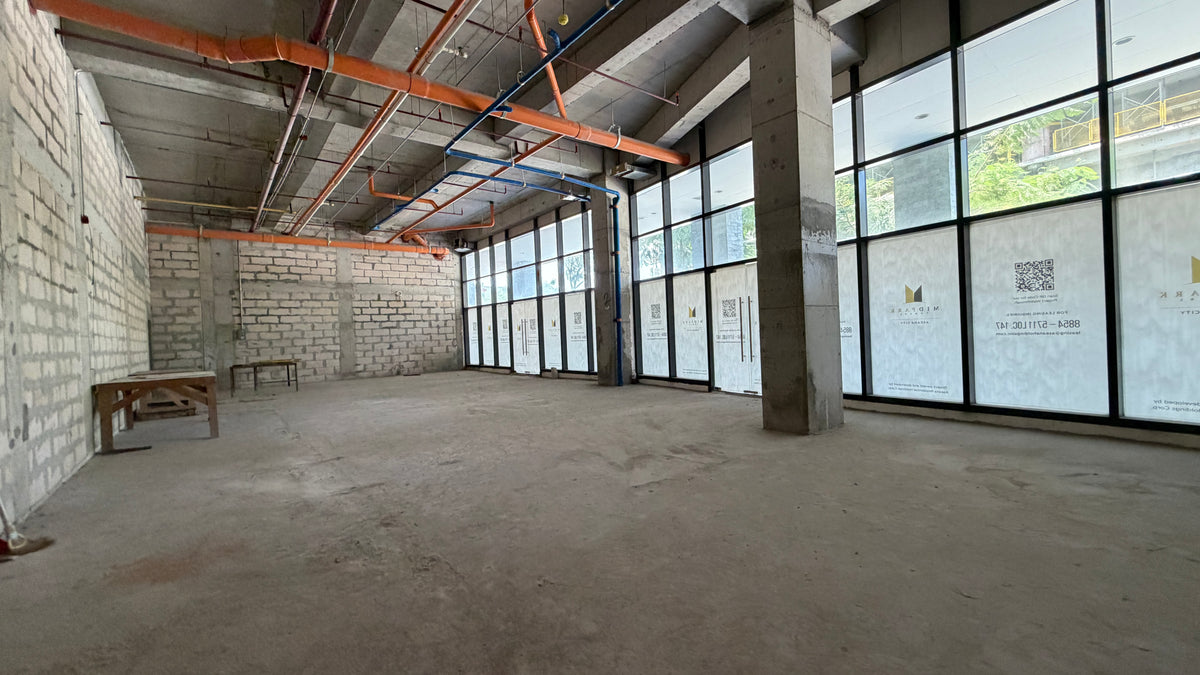 180 sqm Commercial Retail Space at Midpark Towers, Parqal Aseana City, Parañaque (Copy)