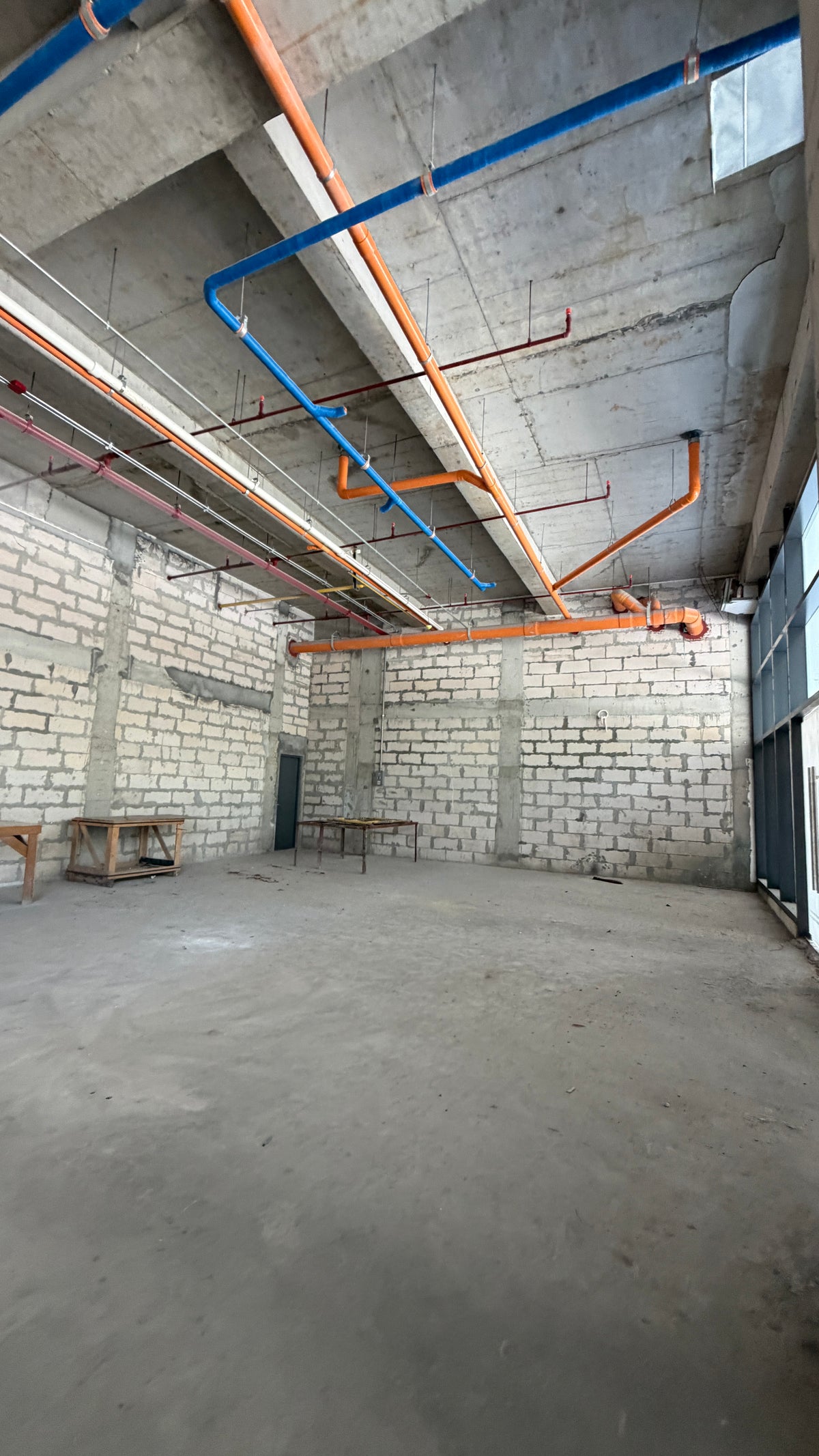 Last 2 units: 90 sqm Commercial Retail Space at Midpark Towers, Parqal Aseana City, Parañaque