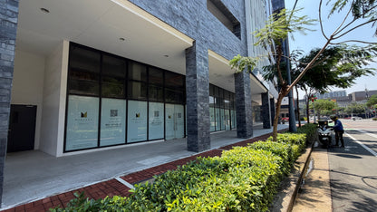 Last 2 units: 90 sqm Commercial Retail Space at Midpark Towers, Parqal Aseana City, Parañaque