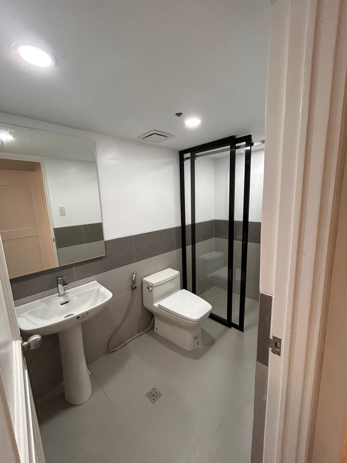 3BR at Apartment Ridge Twin Towers, Makati | 25th Floor