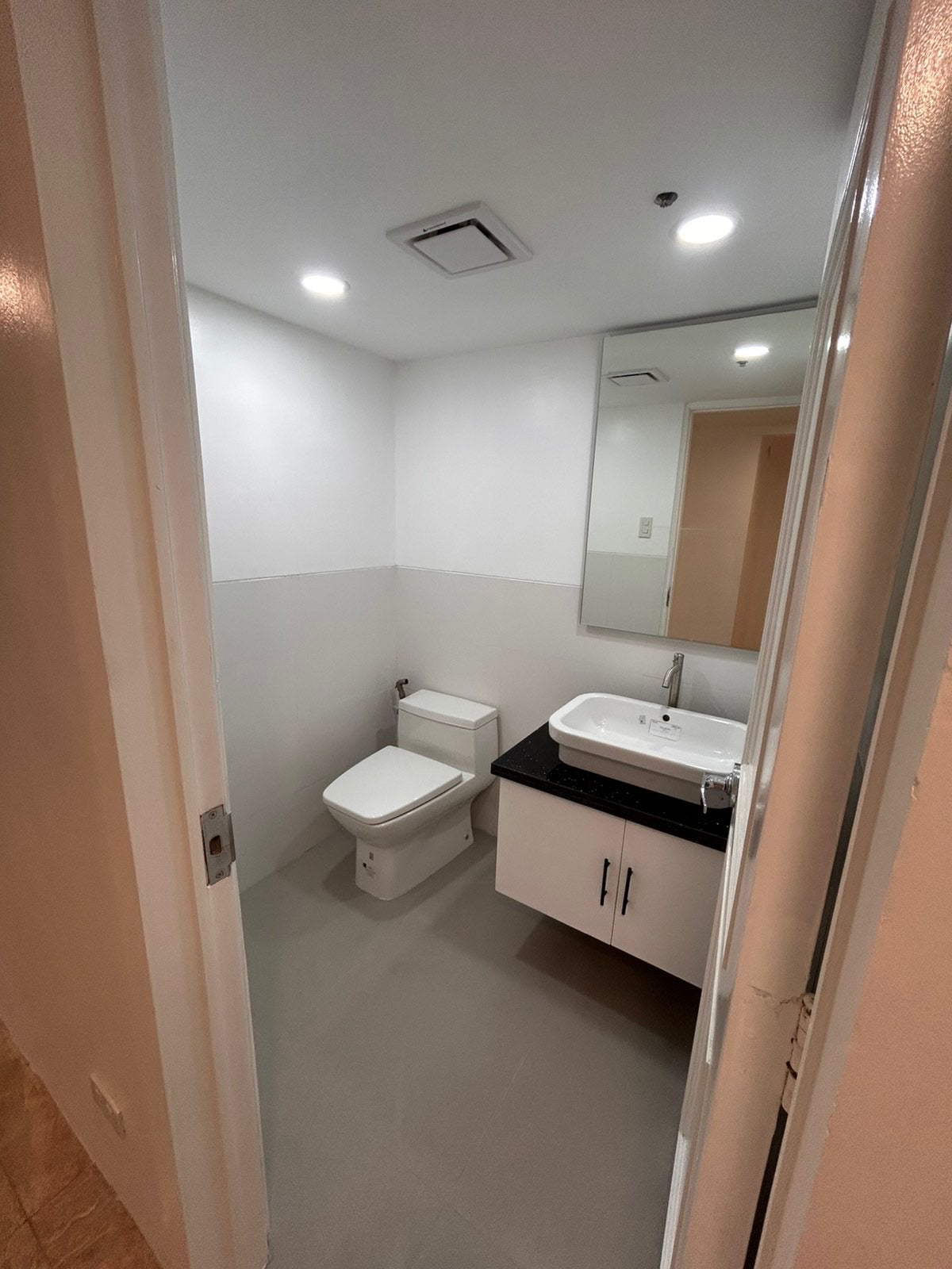 3BR at Apartment Ridge Twin Towers, Makati | 25th Floor
