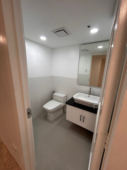 3BR at Apartment Ridge Twin Towers, Makati | 25th Floor