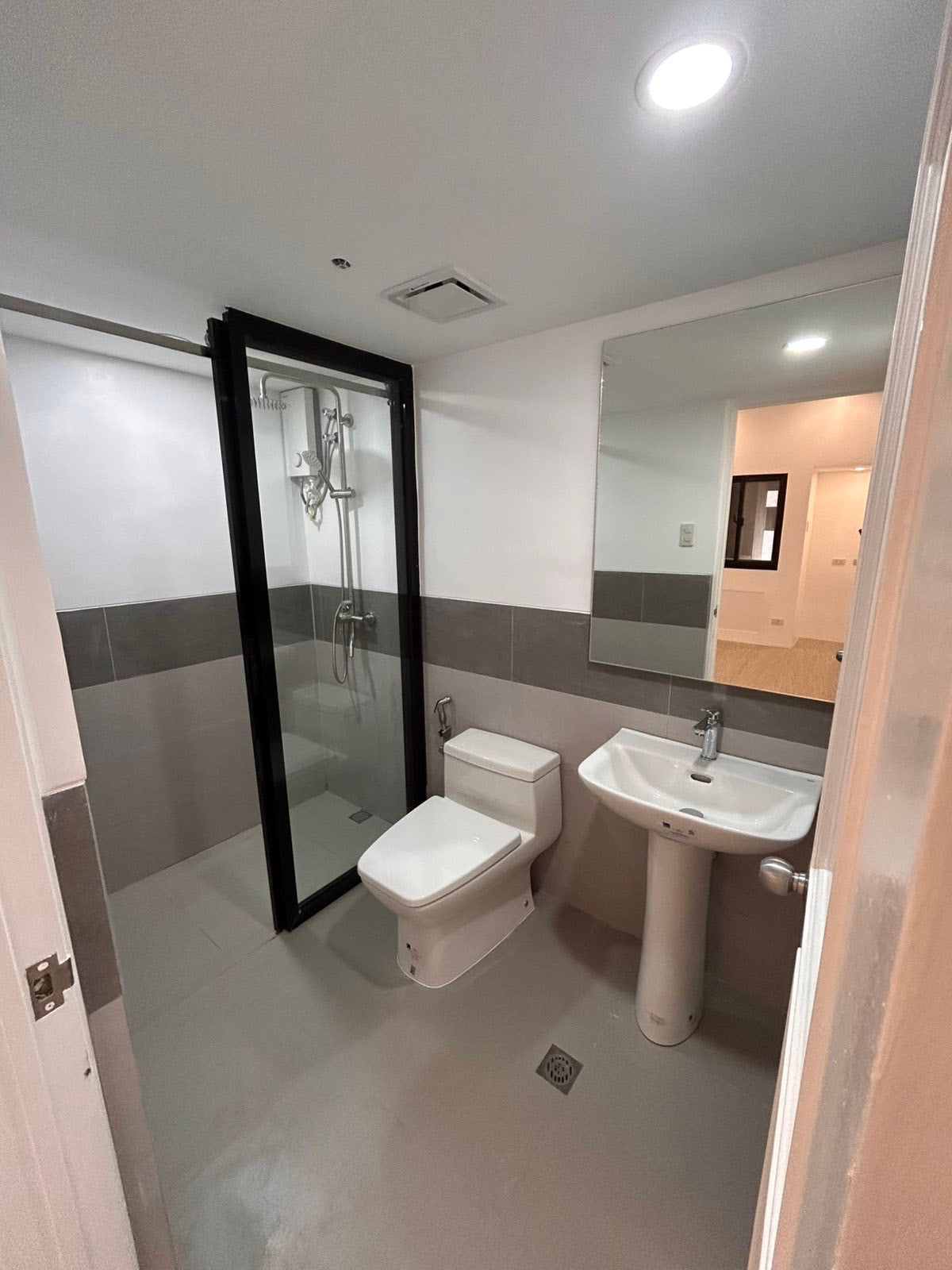 3BR at Apartment Ridge Twin Towers, Makati | 25th Floor