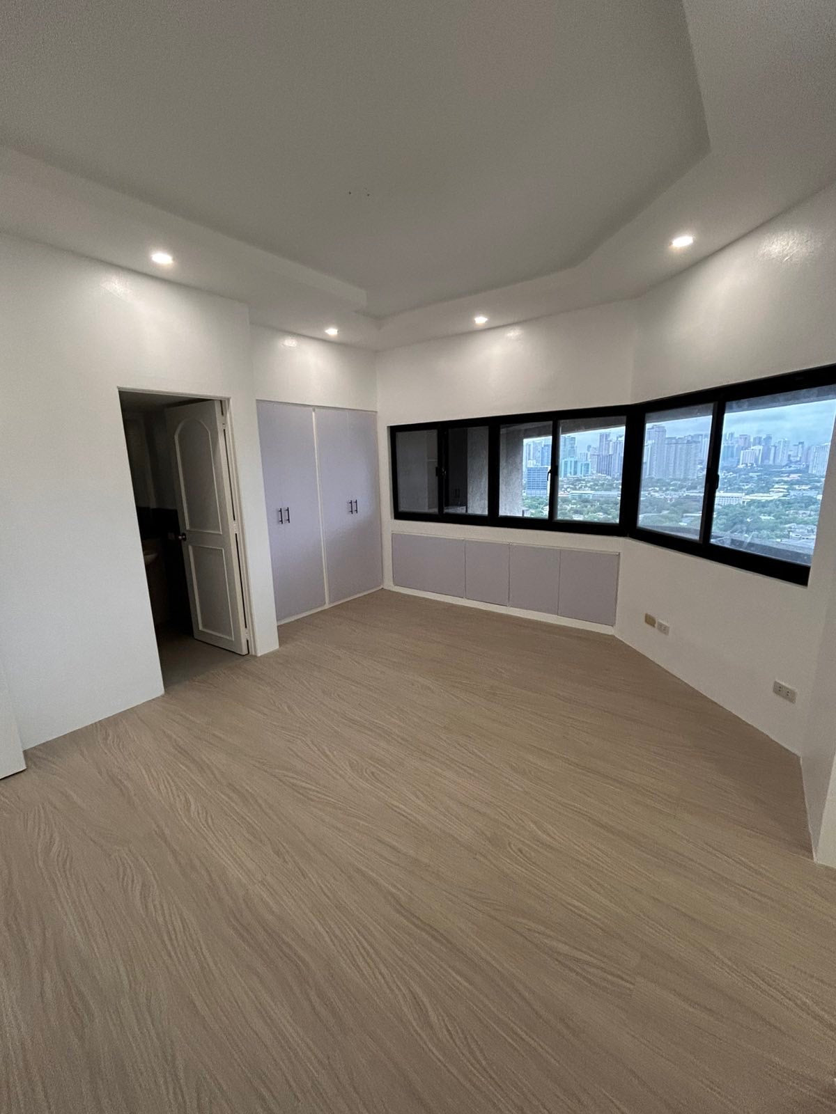 3BR at Apartment Ridge Twin Towers, Makati | 25th Floor