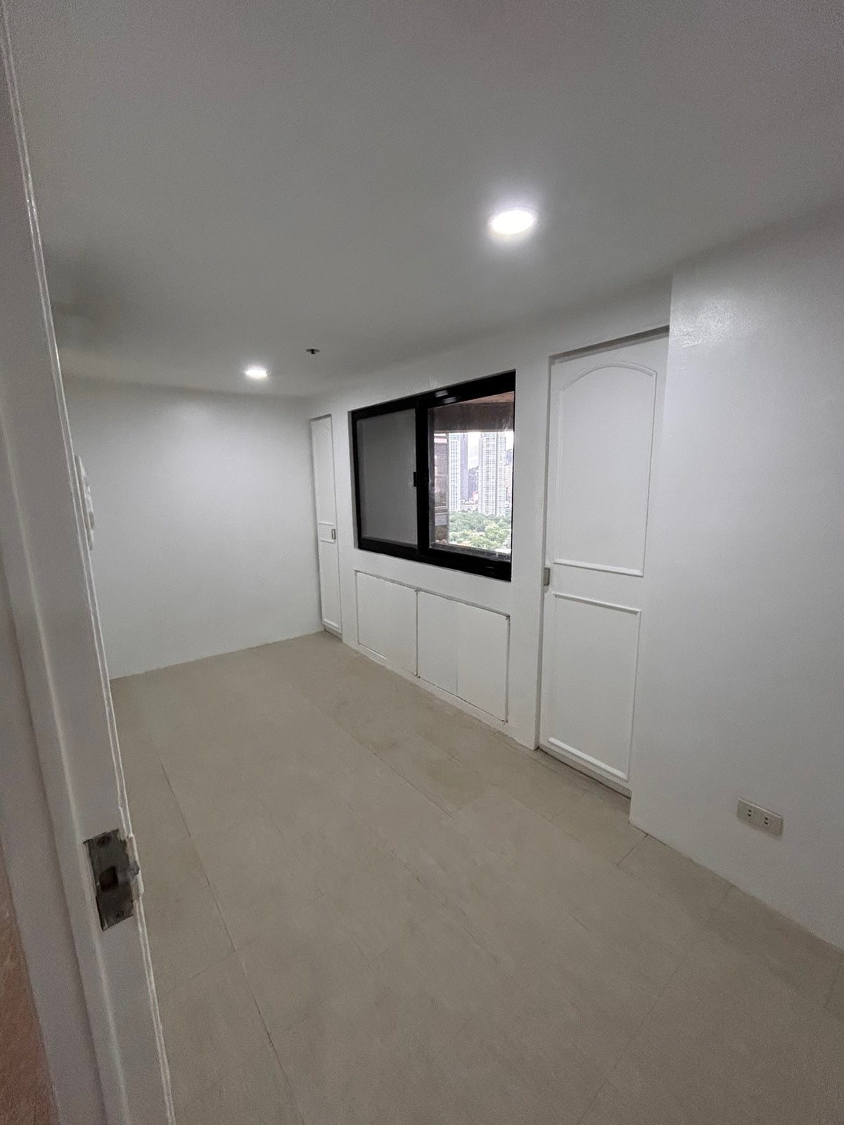 3BR at Apartment Ridge Twin Towers, Makati | 25th Floor