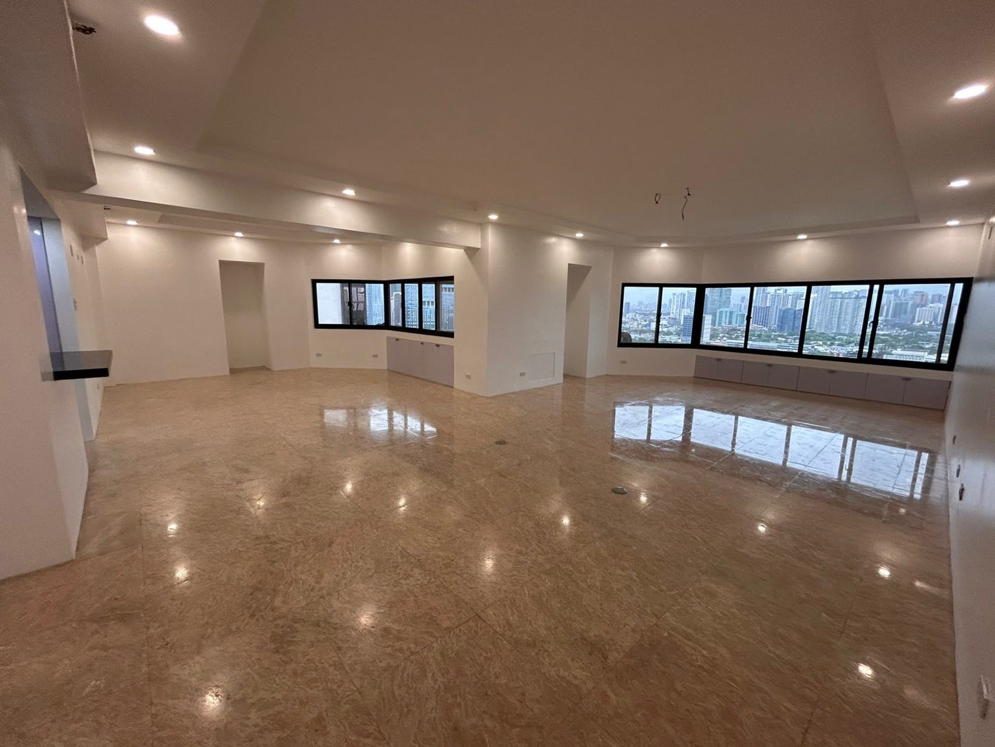 3BR at Apartment Ridge Twin Towers, Makati | 25th Floor