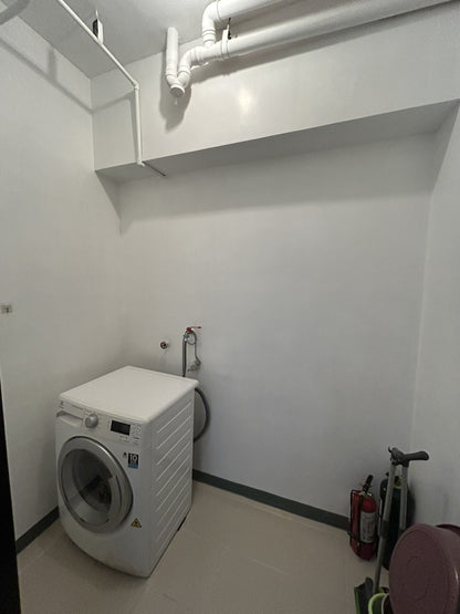 1BR at BGC One Maridien, facing Terra Park