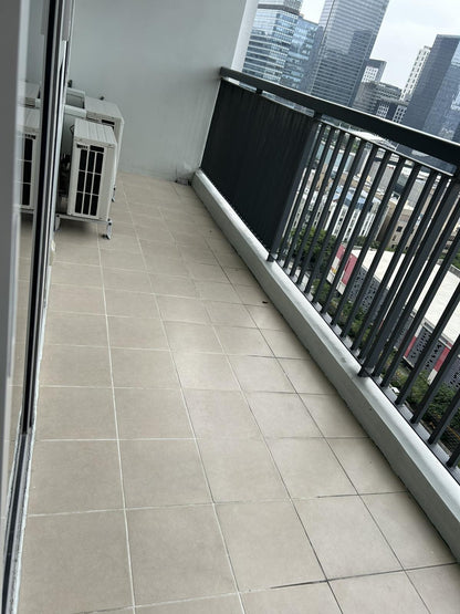 1BR at BGC One Maridien, facing Terra Park