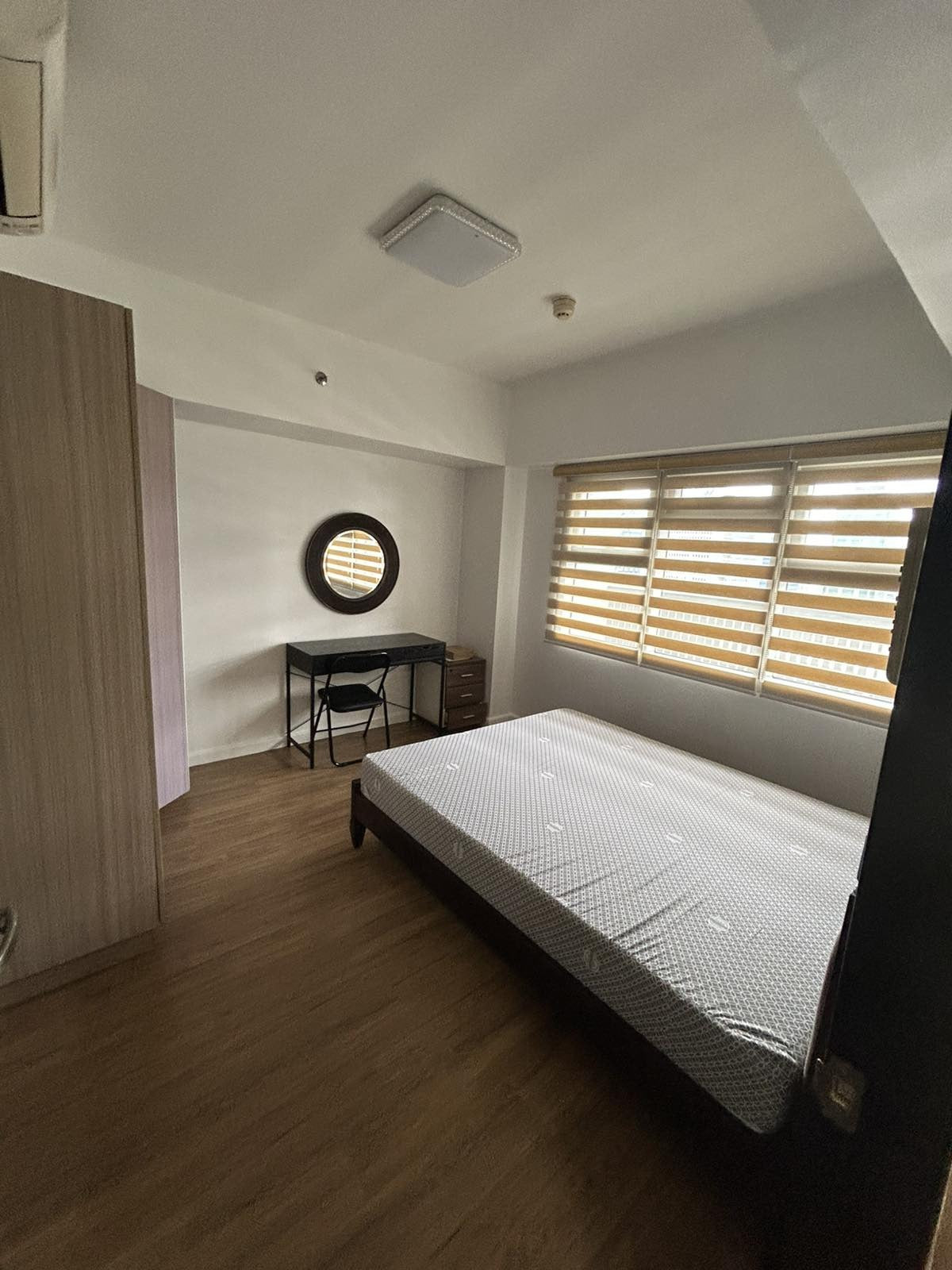 1BR at BGC One Maridien, facing Terra Park