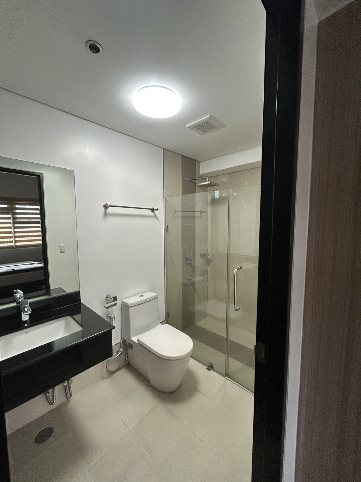 1BR at BGC One Maridien, facing Terra Park