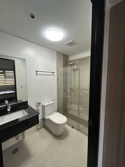 1BR at BGC One Maridien, facing Terra Park