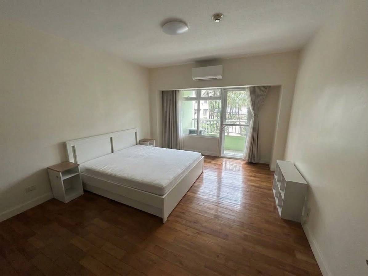 2BR One Serendra Palm, BGC, Taguig City