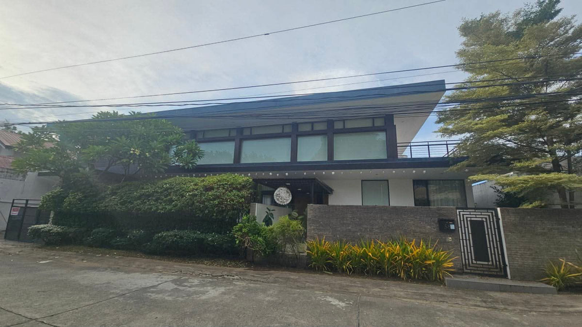 Spacious 2-Storey, 5 Bedroom Smart Home in BF Homes Parañaque