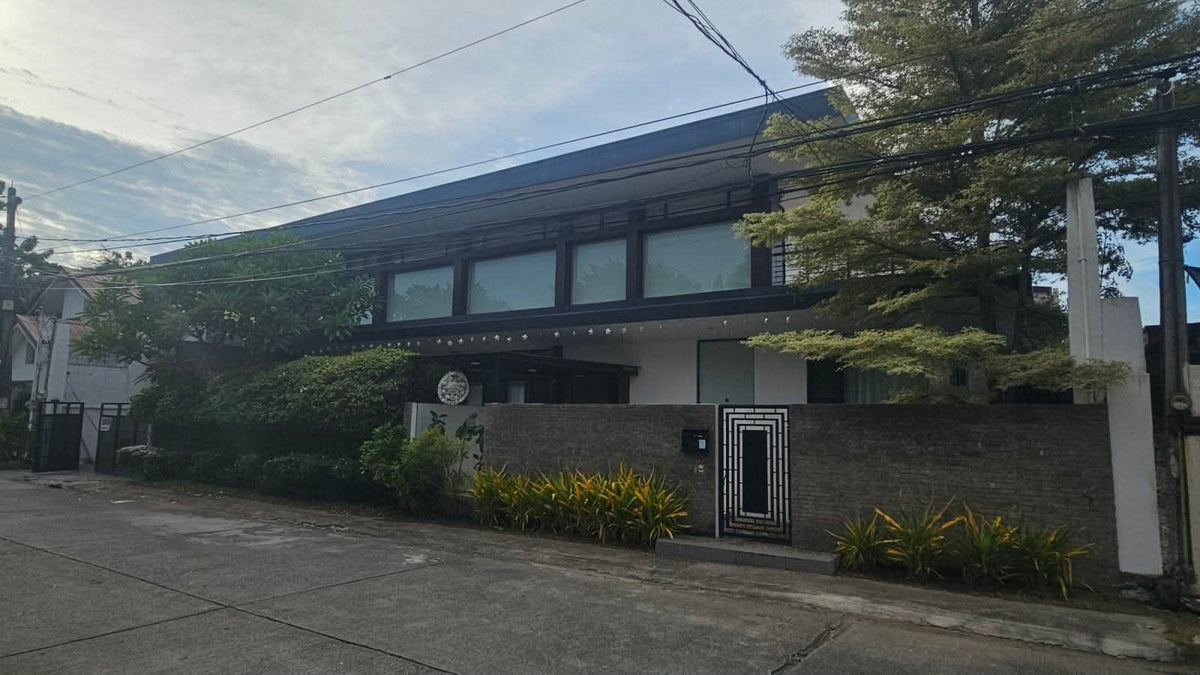 Spacious 2-Storey, 5 Bedroom Smart Home in BF Homes Parañaque